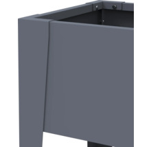 Vue détaillée d'un bac à fleurs en métal