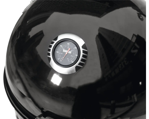 Vue détaillée d'un barbecue sphérique avec affichage de la température