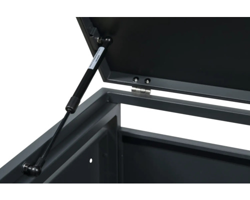 Detailansicht einer geöffneten Aufbewahrungsbox mit Gasdruckfeder