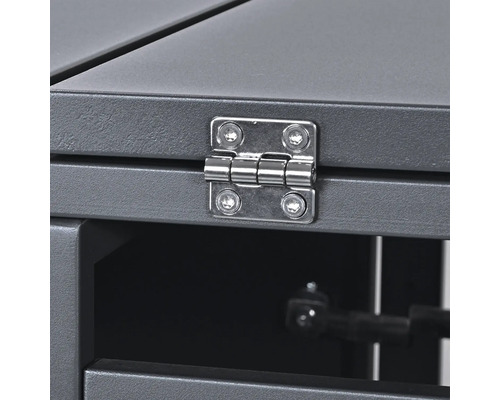 Detailansicht eines Scharniers an einem Möbelstück