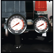 Vue détaillée de deux manomètres pour la mesure de la pression sur un compresseur