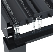 Detailansicht einer Terrassenüberdachung mit Wasserablauf