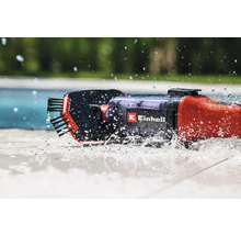 Brosse de nettoyage de piscine avec logo Einhell en utilisation avec des éclaboussures d'eau