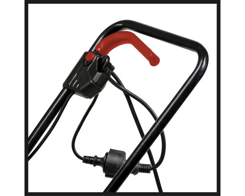 Griff und Kabel einer elektrischen Gartenfräse