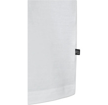 Vue détaillée d'un tissu blanc avec une petite étiquette