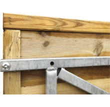 Detailansicht eines Holzzauns mit Metallrahmen