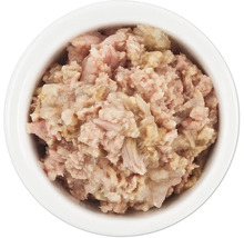 Katzennahrung in einer weißen Schüssel