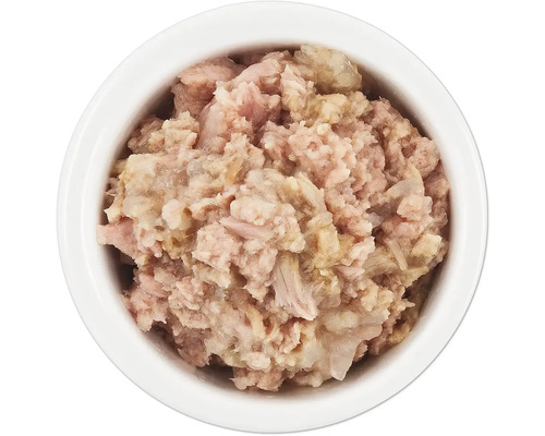 Katzennahrung in einer weißen Schüssel