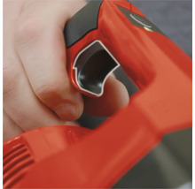 Utilisation d'un ventilateur à la main