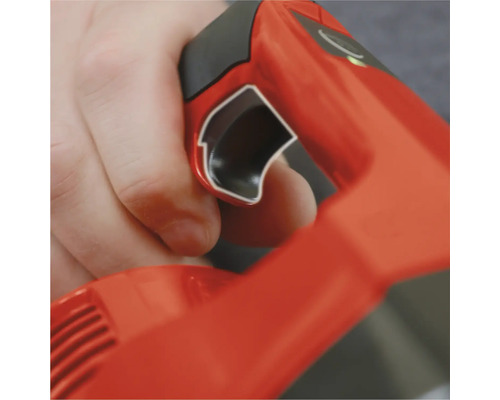 Utilisation d'un ventilateur à la main