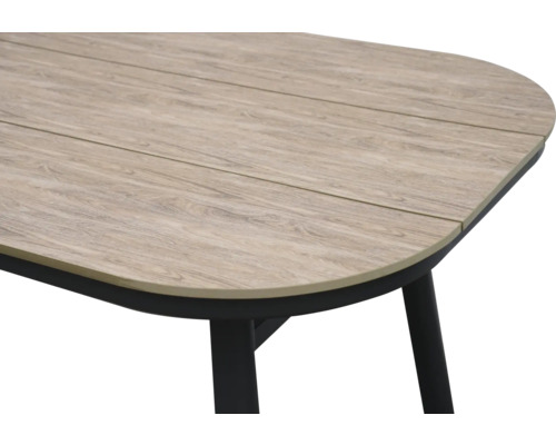 Vue détaillée d'une table de jardin avec aspect bois et structure en métal