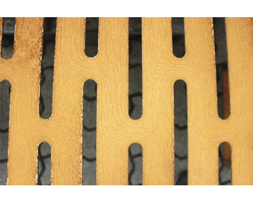 Metallgitter mit länglichen Öffnungen