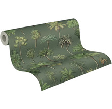 Rouleau de papier peint avec un motif de palmiers tropicaux dans différents tons de vert.