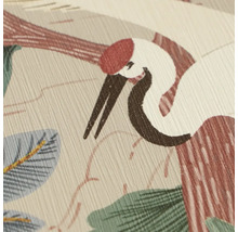 Gros plan d'un papier peint intissé avec un motif de grue et des plantes à l'aspect structuré.