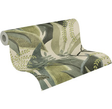 Papier peint intissé à motif botanique, grandes feuilles et fougères en vert et beige.