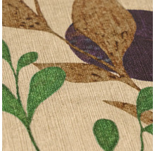 Nahaufnahme einer strukturierten Vliestapete mit botanischem Print aus Blättern und floralen Elementen.