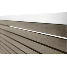 Detailansicht einer Holzfassade mit Nut- und Federprofil