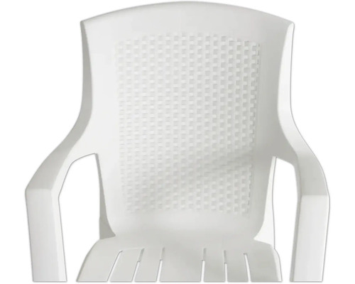 Chaise de jardin en plastique blanc avec accoudoirs et dossier avec aspect tressé.