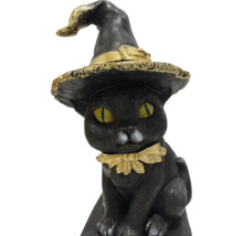 Figurine décorative de chat noir avec chapeau de sorcière et collier comme décoration d'Halloween
