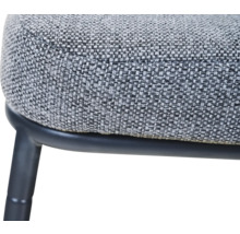 Gros plan d'une assise en tissu tissé avec un piétement en métal noir.