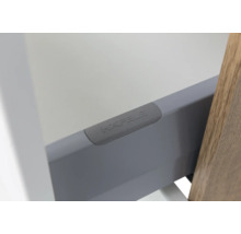 Detailansicht einer grauen Schubladenzarge aus Metall mit Häfele Logo.