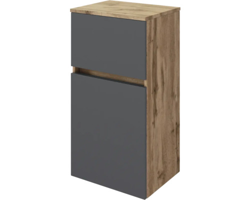 Badmittelschrank in Eiche-Optik mit zwei grauen Fronten und grifflosem Design.