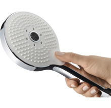 Douchette à main en plastique avec différents types de jet tenue à la main