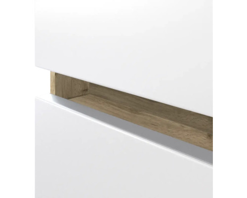 Detail vun enger wäisser Miwwelfront mat Grëffmulde an Holzoptik.