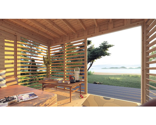 Helle Holzhütte mit Lounge-Bereich, Tisch und Blick in die Natur