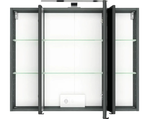 Armoire de toilette pour salle de bains avec trois portes ouvertes, étagères en verre, éclairage intégré et prise interne en anthracite.