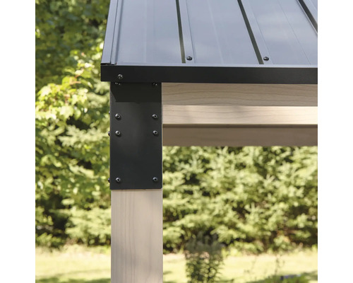 Detailansicht einer Pavillonkonstruktion mit Metalldach und Holzpfosten