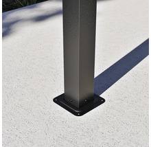Pfostenfuß einer Terrassenüberdachung aus Metall