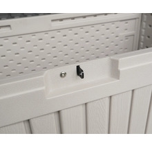 Detailansicht einer Aufbewahrungsbox aus Kunststoff mit Schlossvorrichtung