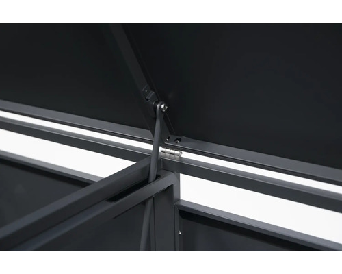 Detailansicht eines Gartenmöbelstücks mit Öffnungsmechanismus