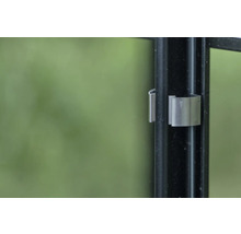 Vue détaillée d'un clip de fixation de verre sur un cadre noir