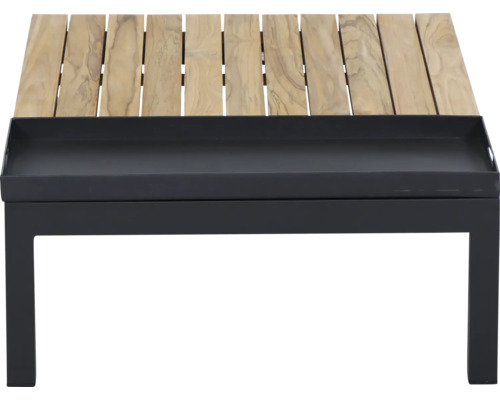 Niedriger Gartentisch mit hellen Holzlatten und integriertem schwarzen Metalltablett.