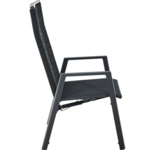 Chaise de jardin réglable avec accoudoirs, dossier haut en corde et assise en textile, vue de profil.