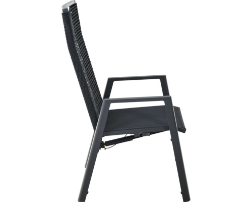 Chaise de jardin réglable avec accoudoirs, dossier haut en corde et assise en textile, vue de profil.