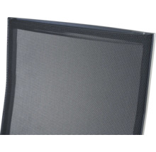 Gros plan du tissu en maille d un dossier de chaise avec une structure en filet fine.