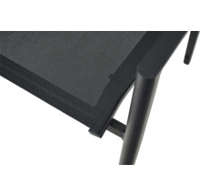 Vue détaillée de la chaise de jardin avec revêtement en textilène et structure en aluminium.