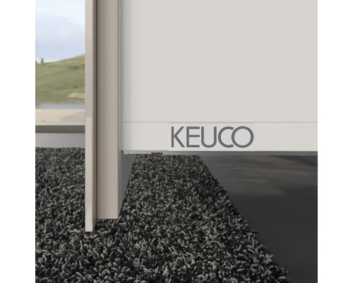 Vue détaillée d'un meuble de salle de bains blanc Keuco avec le logo Keuco