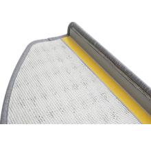 Détail d'un tapis d'escalier avec bande de fixation