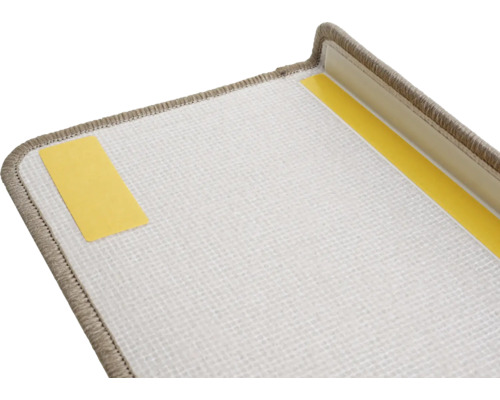 Vue détaillée d'une contremarche de tapis avec bandes adhésives