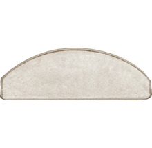 Halbrunde Treppenstufe aus Teppich