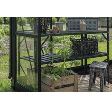 Étagère de serre avec plantes, paniers et accessoires de jardin pour l'intérieur et l'extérieur