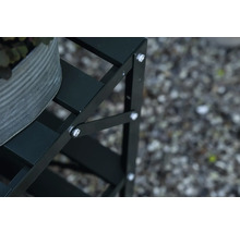 Vue détaillée d'un support à plantes noir avec pot