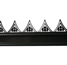 Detailansicht eines Zaunelements mit dekorativen Spitzen