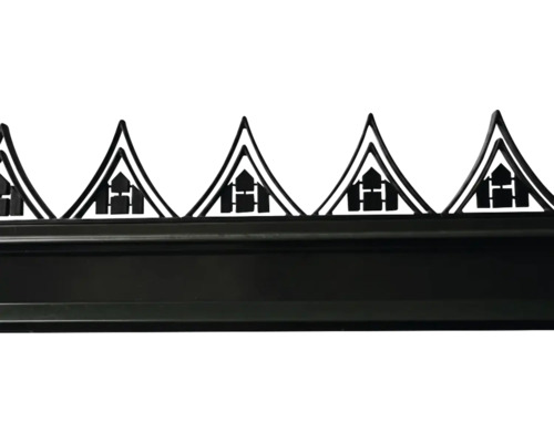 Detailansicht eines Zaunpfostens mit dekorativer Spitze