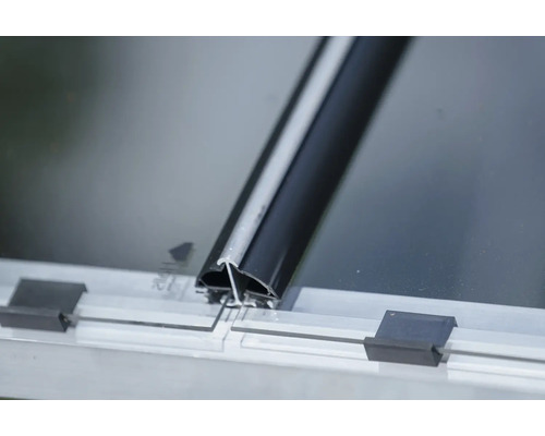 Gros plan d'un joint de fenêtre avec fenêtre