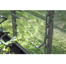 Fenêtre à lamelles avec poignée pour la ventilation dans la serre